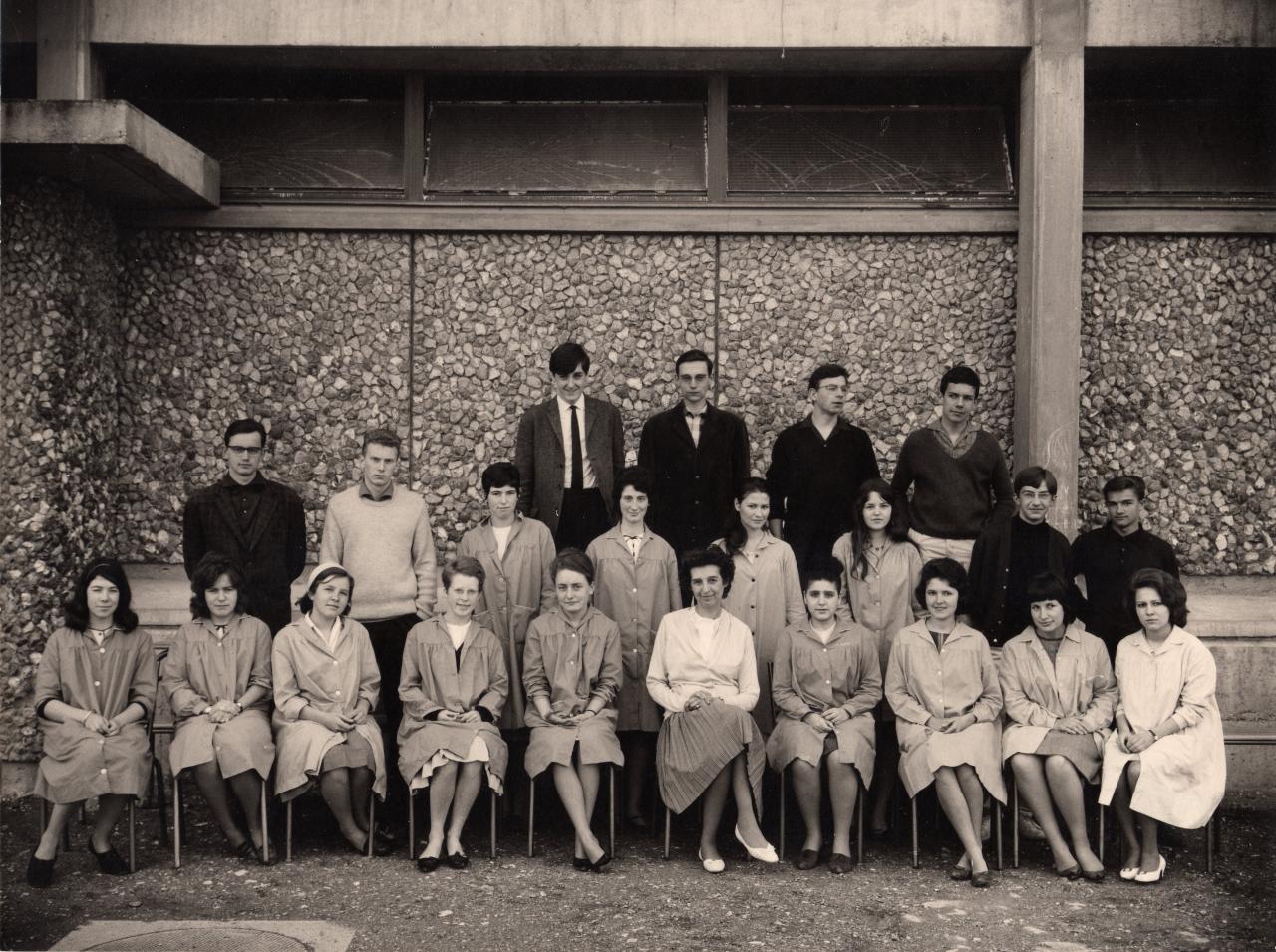 1ere M2 1963-64, avec Madame Eymard